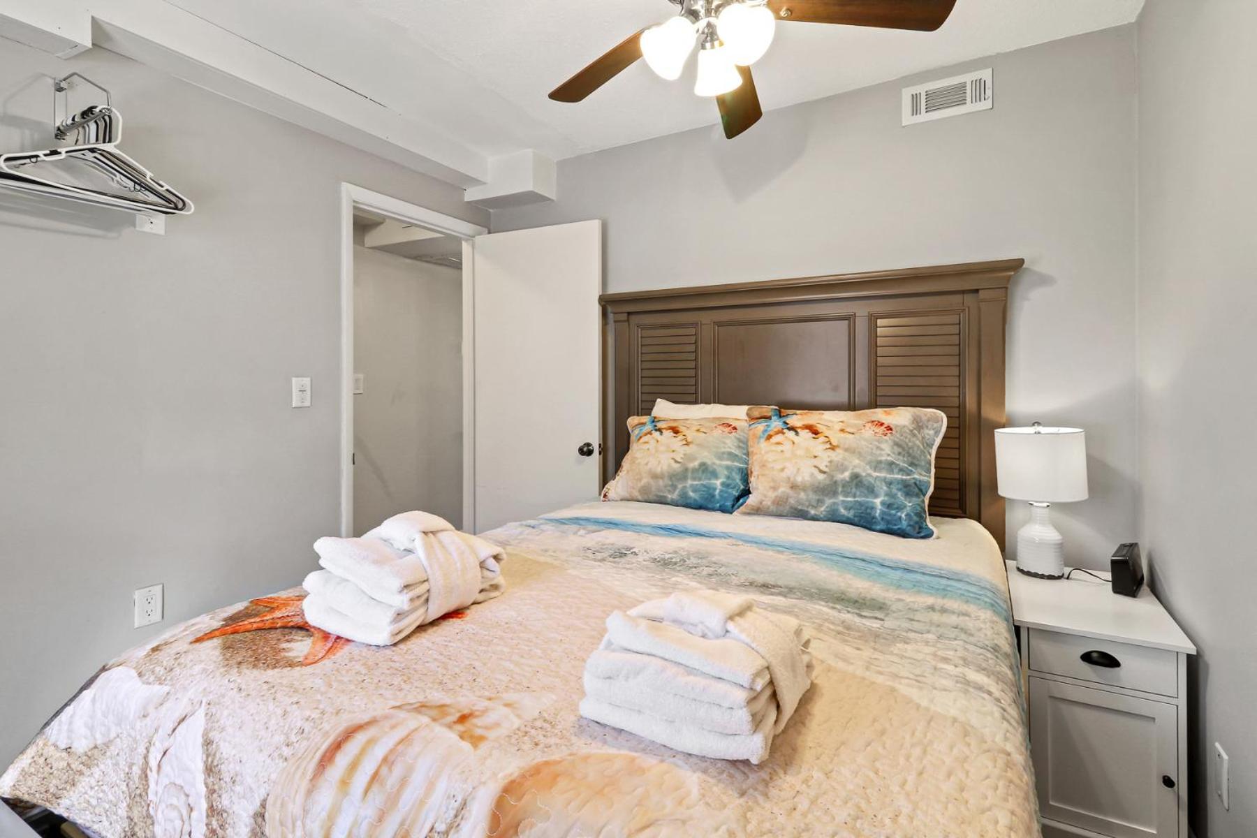 The Breakers #220 Beach Condo, Beautiful Ocean View At Coligny Beach, 4 N Forest Beach Drive Hilton Head, Walk To All Shops Restaurants, Renovated Jan 2024, Vacation Rental Hhi Llc Hilton Head Island Eksteriør billede